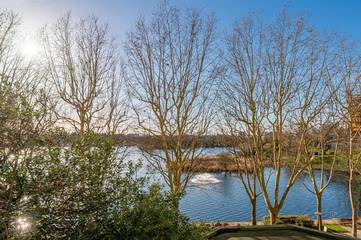 Gîte pour 2 personnes, avec balcon ainsi que vue sur le lac et vue à Créteil