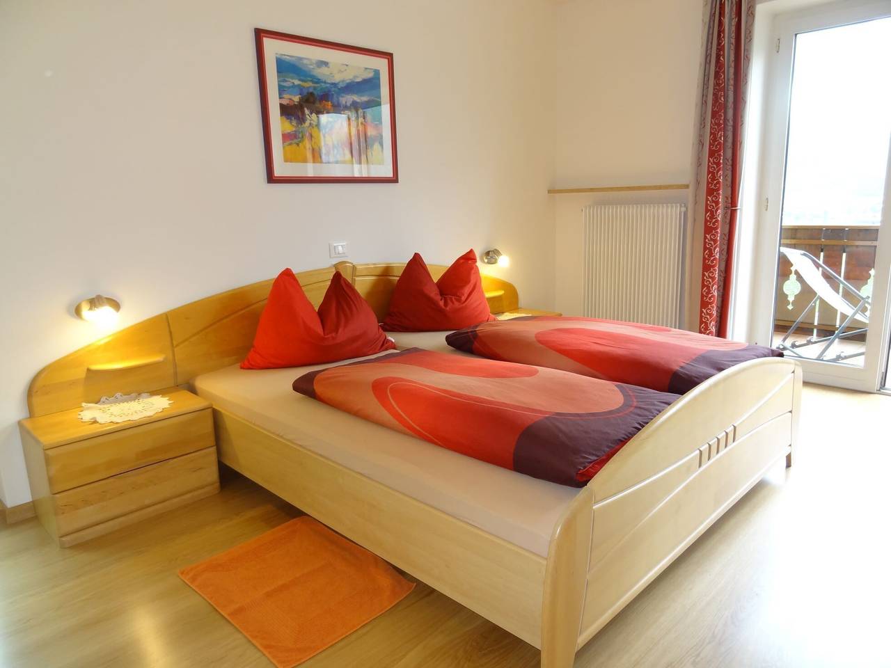 Ganze Wohnung, Apartment 'Fewo Apfelblüte' mit Bergblick, Gemeinschaftspool und Wlan in Naturns, Texelgruppe