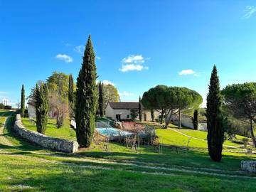 Gîte pour 14 personnes, avec piscine ainsi que jardin et vue à Bagat-en-Quercy