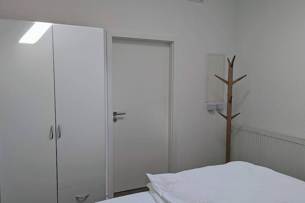 Entire apartment, Unsere Neuerbaute Ferienwohnung \"orangerie\" Befindet Sich Direkt am Schloßpark in Gotha, Gotha region