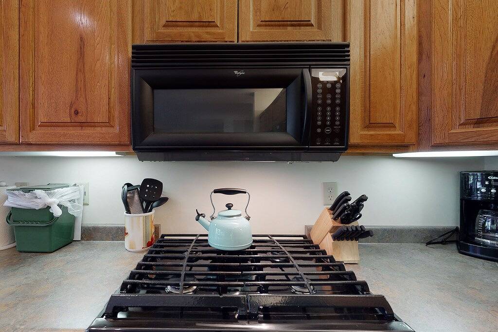 Ganze Wohnung, Inviting ski-in/ski-out condo - free Wifi, gas fireplace & free ski shuttle in Jay Peak