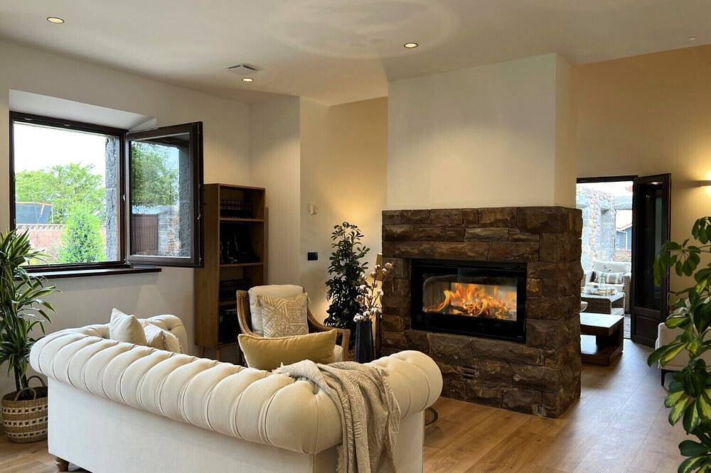 Top category rural house in Asturias - Garden, fireplace and relax. in Carreño, Costa Verde (Spanien)