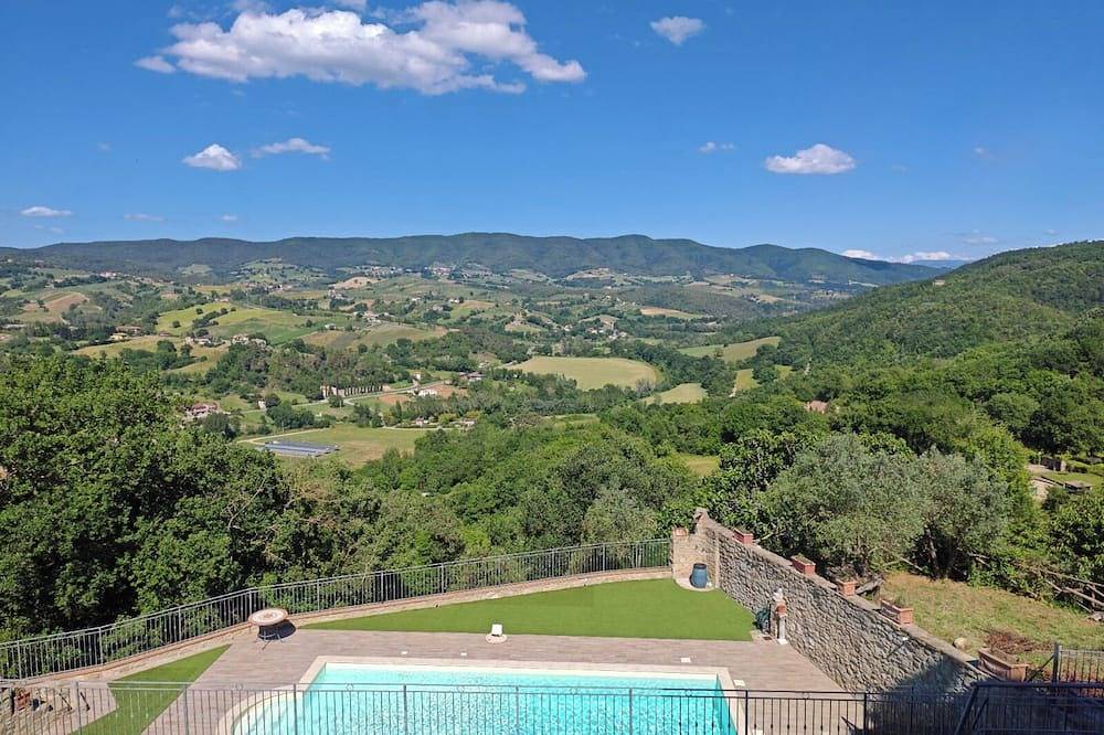 Casa con 4 camere piscina e Ac in Collazzone, Perugia e dintorni