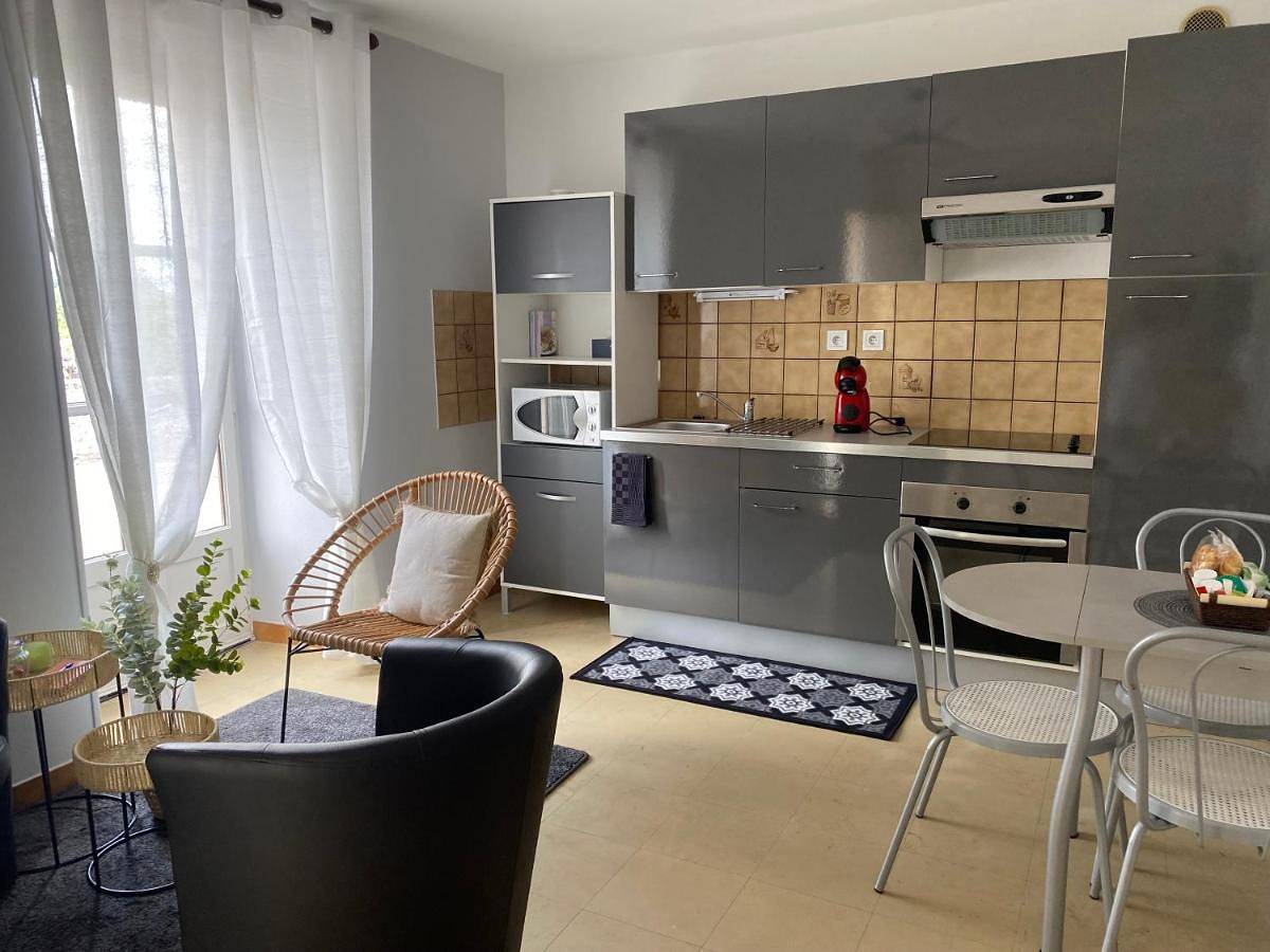Appartement entier, Confortable et agréable T1 n•1 in Ussel, Région d'Ussel