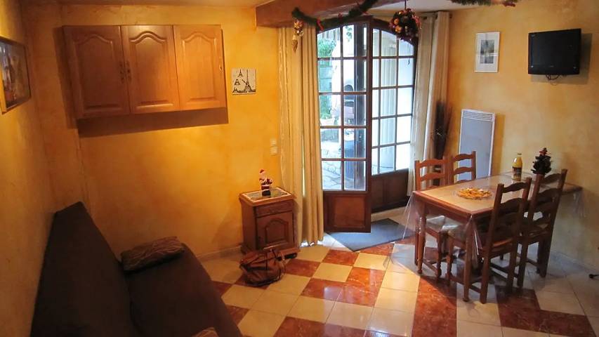Location de vacances pour 7 personnes, avec jardin à Vaires-sur-Marne