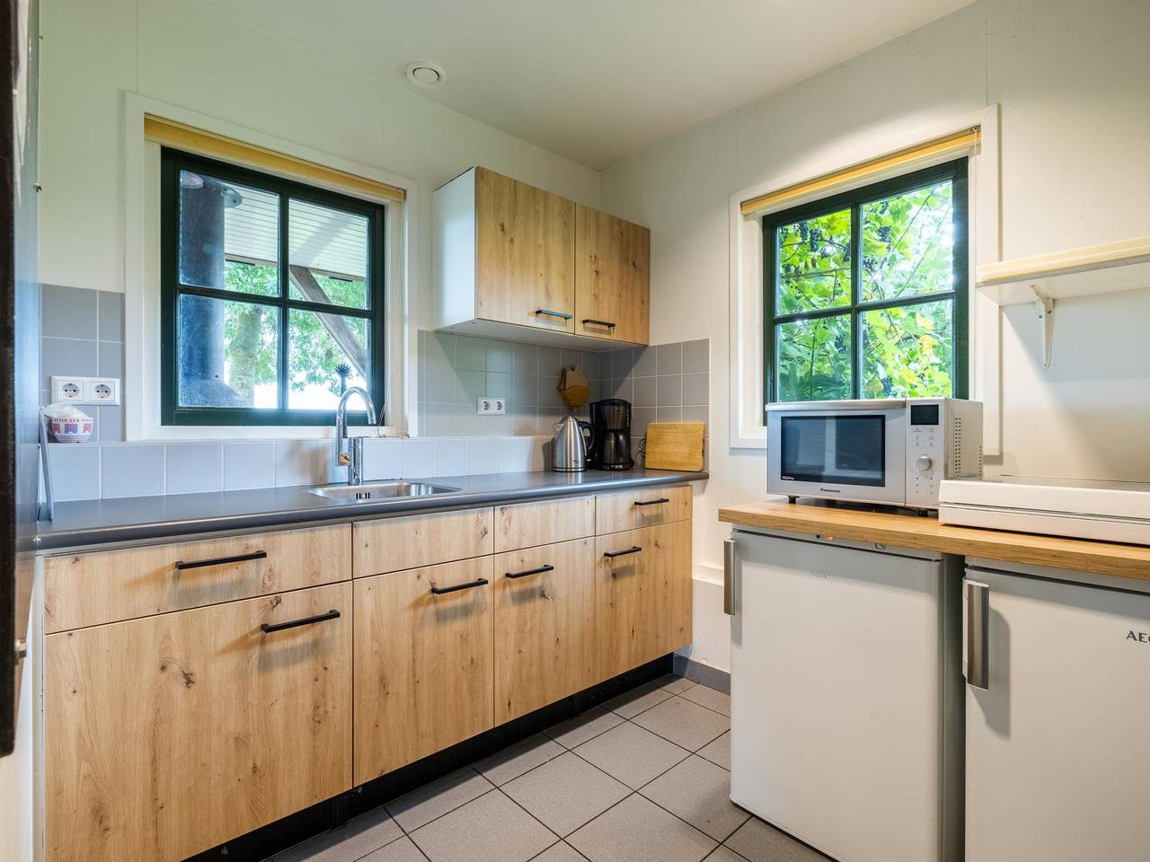 Woning aan het water met knusse buitenhaard in Kaag, Groene Hart