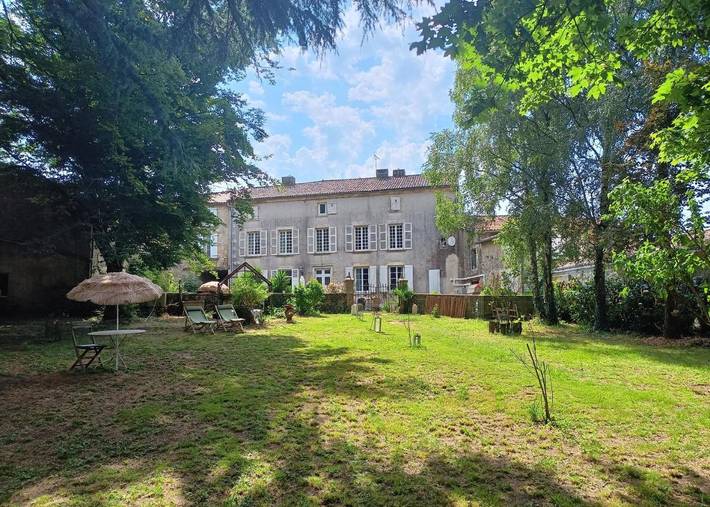 Cottage pour 2 personnes, avec jardin à Champdeniers-Saint-Denis