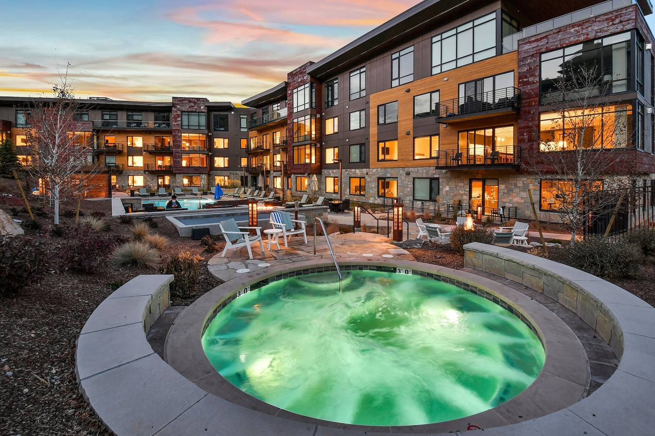 Entire apartment, Ski-in/out Dream Location with unparalleled access, views, amenities. Pool, Hot Tubs, Fitness Center in Uinta Wasatch Cache National Forest
