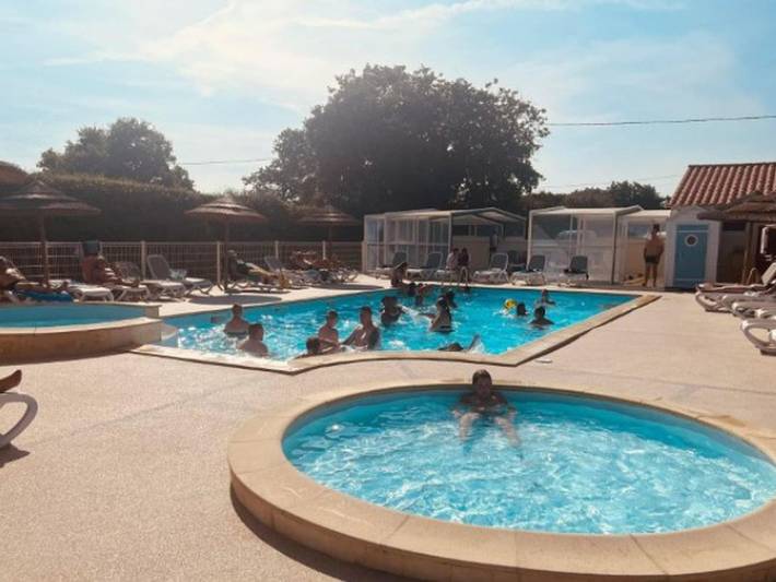 Mobil home pour 6 personnes, avec piscine et terrasse, animaux acceptés à Vairé - 3