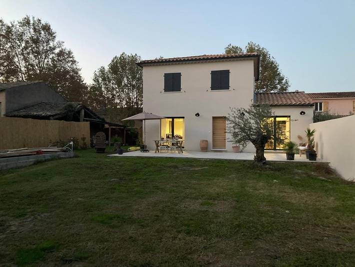 Location de vacances pour 6 personnes, avec Terrasse et Jardin ainsi que Bassin pour enfant et Piscine dans Les Paluds de Noves - 2