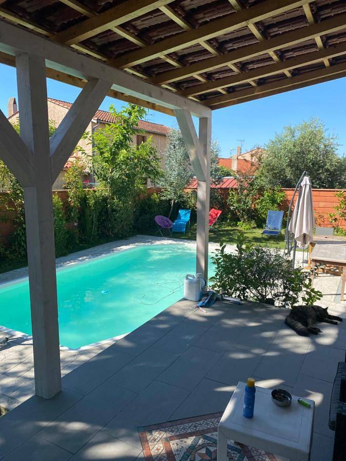 Location de vacances pour 2 personnes, avec Balcon et Terrasse ainsi que Jardin et Piscine à Cugnaux