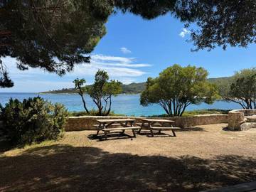 Gîte pour 4 personnes, avec jardin à Sari-Solenzara