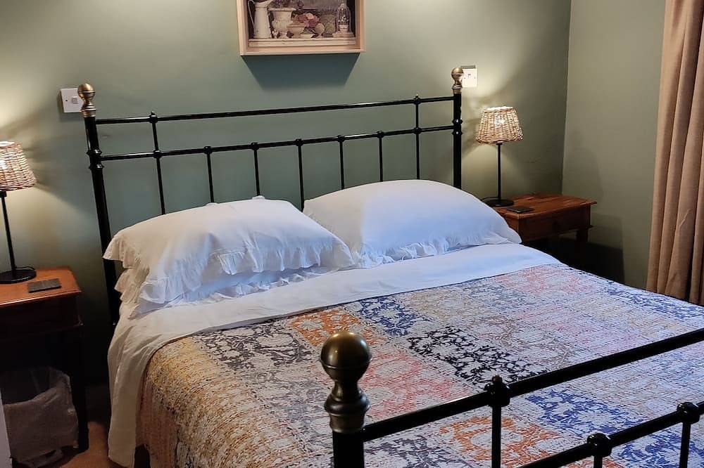 Little House . Cottage for 4 in Tenterden High Street. Wifi, parking, woodburner in Tenterden, Ashford region