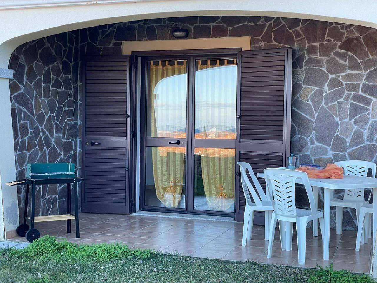 Ganze Ferienwohnung, Appartement in Budoni mit Großem Garten in Baia Sant'Anna, Olbia-Tempio