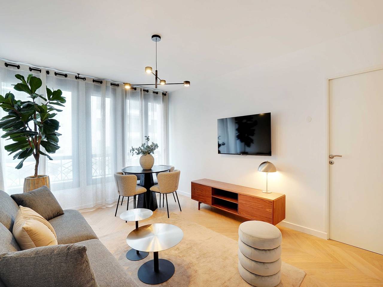 Apartamento entero, Sleek & Refined Apartment - Levallois-Perret in Levallois-Perret, Altos del Sena