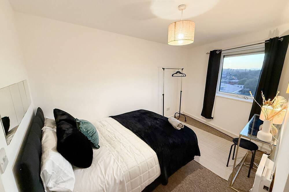Entire apartment, Stylish 2-Bed Apartment in Central Bolton in Bolton, Greater Manchester