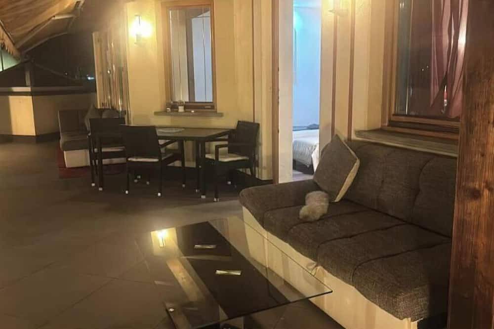 Appartamento intero, Appartamento luminoso con terrazzo vicino Merano in Merano, Alpi Sarentine