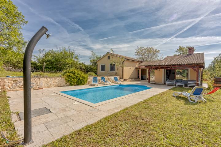 Ferienhaus für 6 Personen, mit Pool und Terrasse, kinderfreundlich