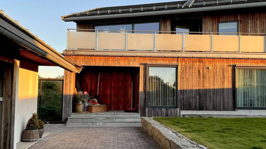 Feriehus for 9 personer, med hage og jacuzzi - 1