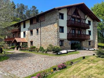 Aparthotel para 2 personas, con vistas y jardín en Vizcaya