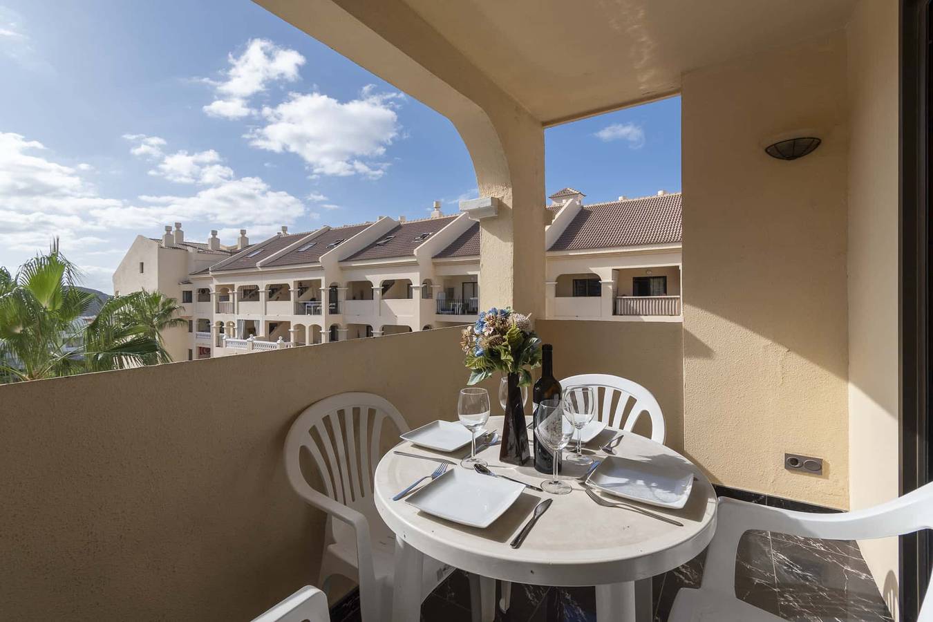 Entire apartment, Castle Harbour 2 Bed Duplex in Los Cristianos, Arona