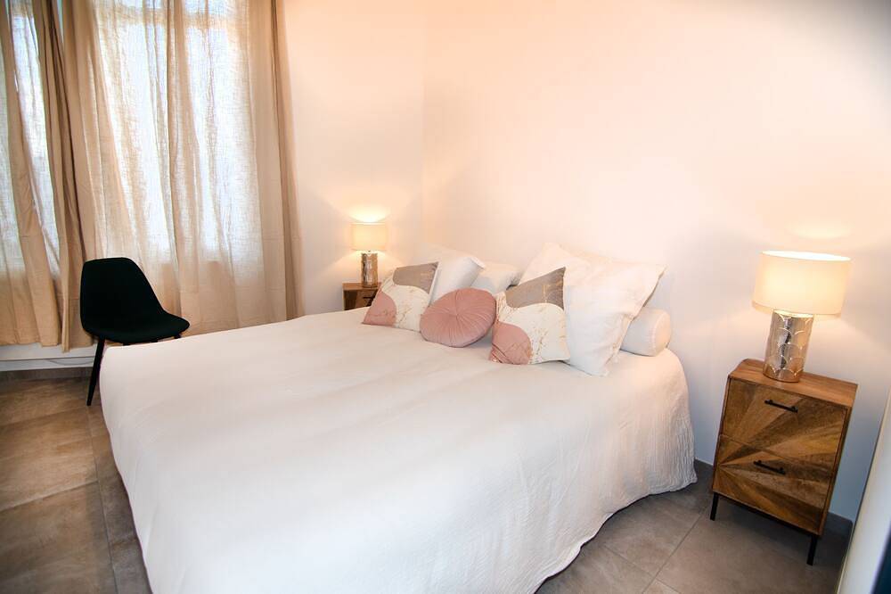 Appartement entier, Apt Entier - Résidence Pompidou - Garden - Clim in Libourne, Région de Libourne