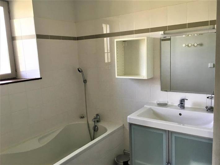 Location de vacances pour 10 personnes, avec vue ainsi que jardin et piscine à Chalais - 2