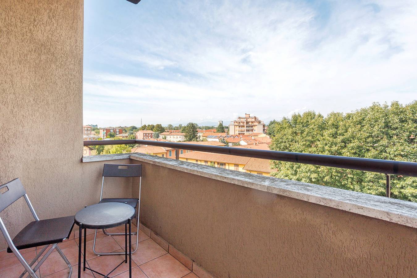Entire apartment, Apartment 'Burago Flat' with Balcony, Wi-Fi and Air Conditioning in Burago di Molgora, Brianza
