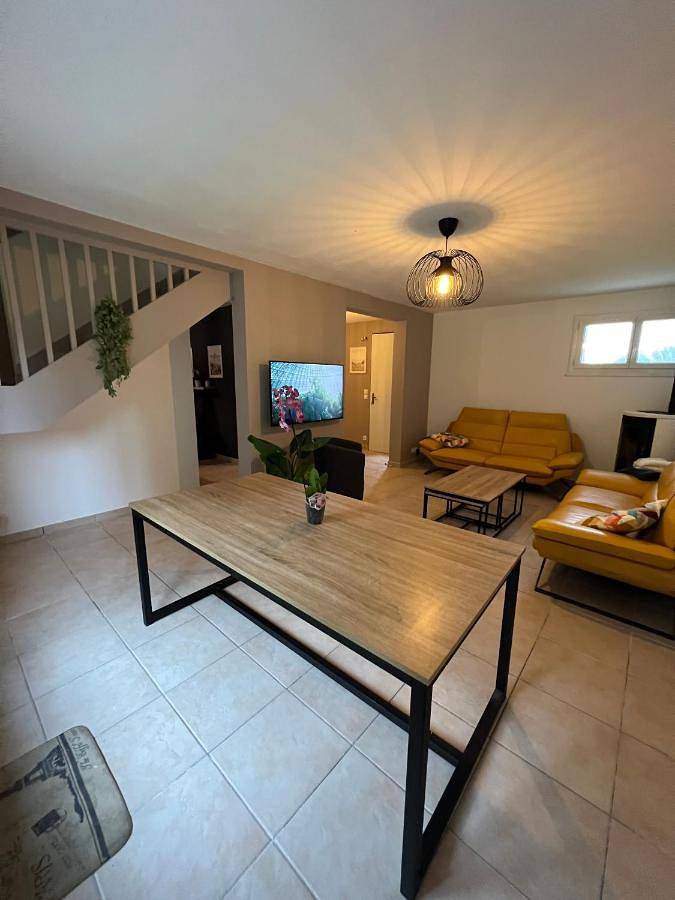Location de vacances pour 8 personnes, avec Terrasse et Jardin dans Lye