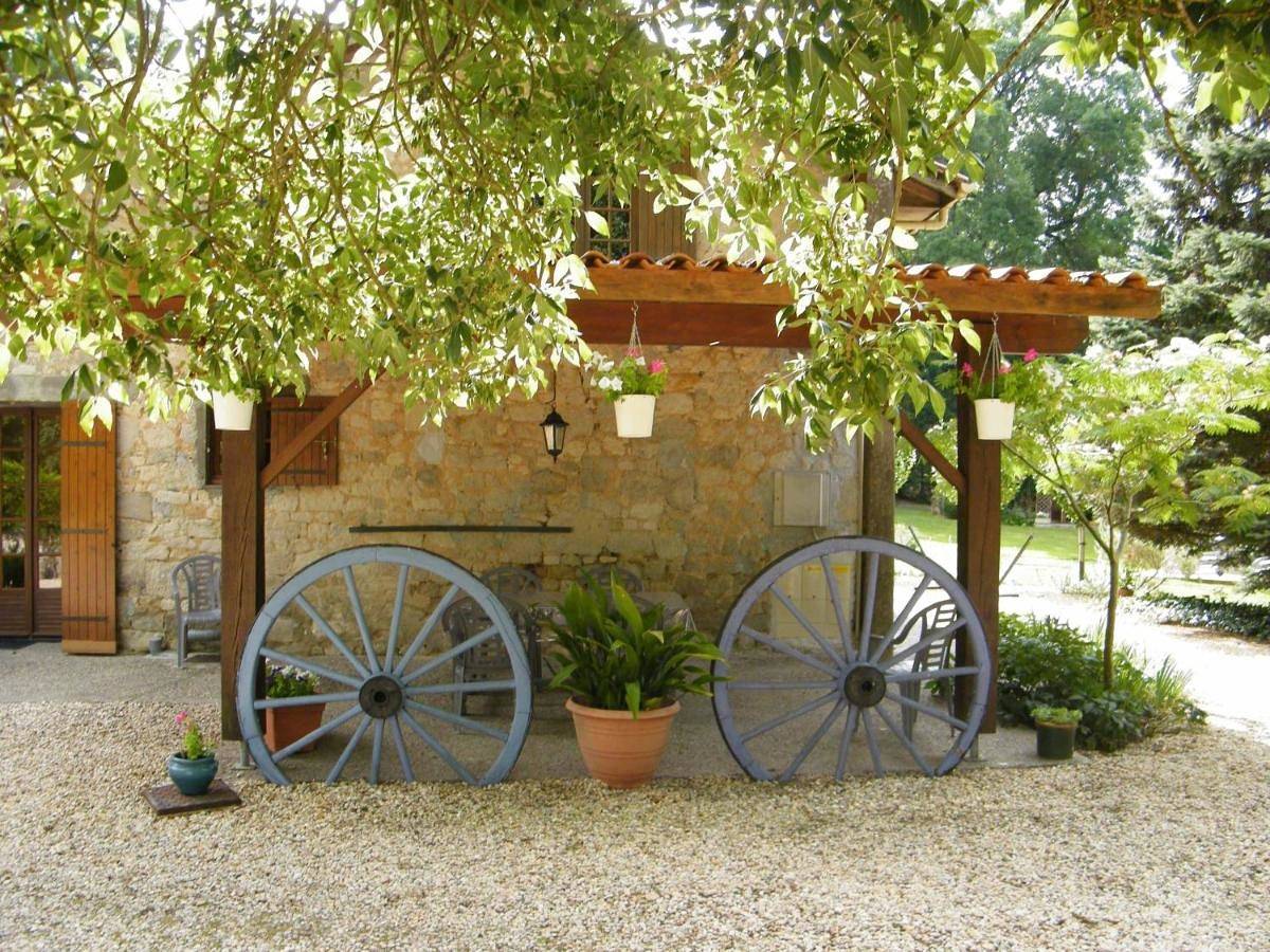 Three-Bedroom House in Saint-Vallier, Charente