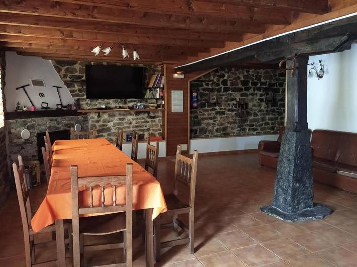 Landhuis 'Casa Rural La Barcenilla' met balkon en wifi in Soba, Cantabrisch Gebergte