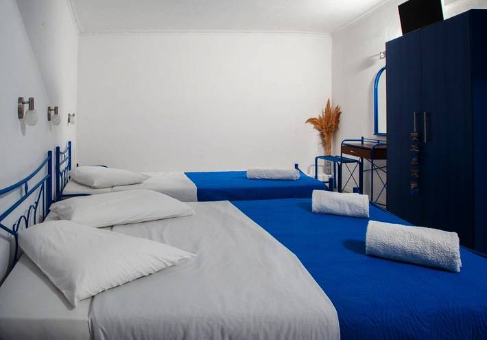 Chambre d’hôte pour 2 personnes, avec jacuzzi ainsi que piscine et terrasse à Perissa - 3