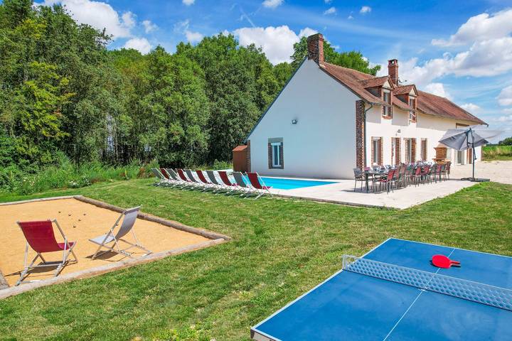 Maison de vacances pour 30 personnes, avec piscine et jardin dans Loiret