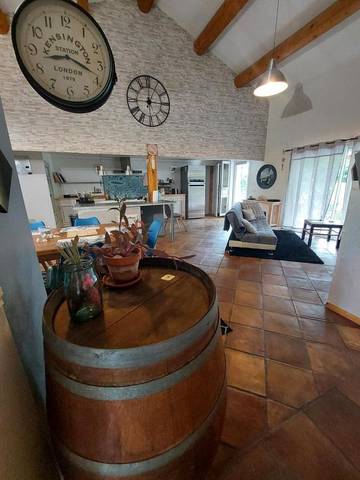 Maison d’hôte pour 8 personnes, avec piscine ainsi que jardin et vue dans Saint-Paul-lez-Durance