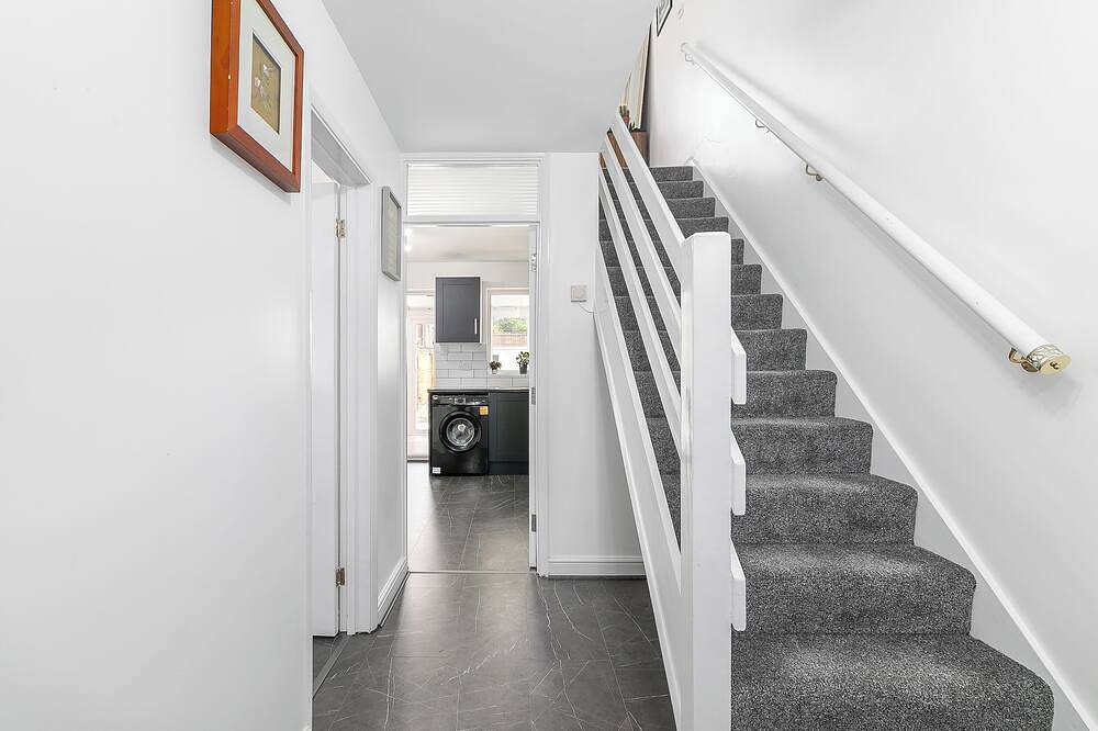 Convenient & spacious house close to golf club and easy links to central London. in Barking and Dagenham, London