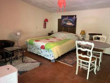 Cottage pour 2 personnes, avec jacuzzi ainsi que piscine et jardin à Roquestéron