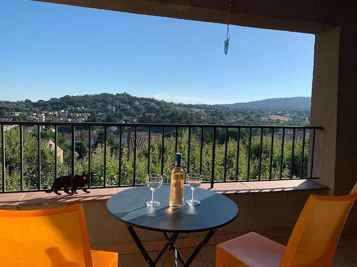 Ferienwohnung für 4 Personen, mit Terrasse und Ausblick in Manosque