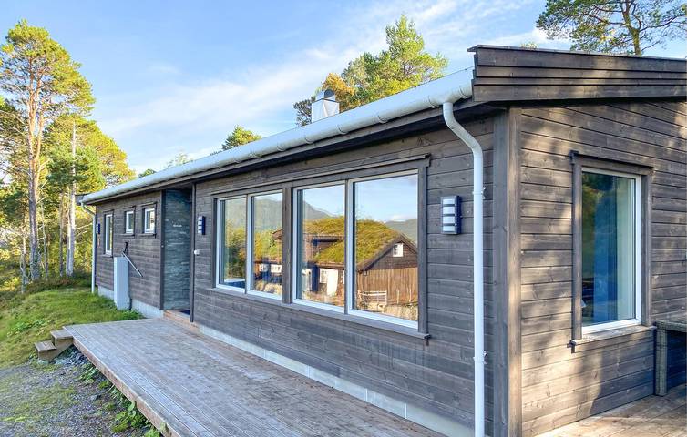 Ferienhaus für 6 Personen, mit Terrasse und Ausblick sowie Garten in Gjemnes