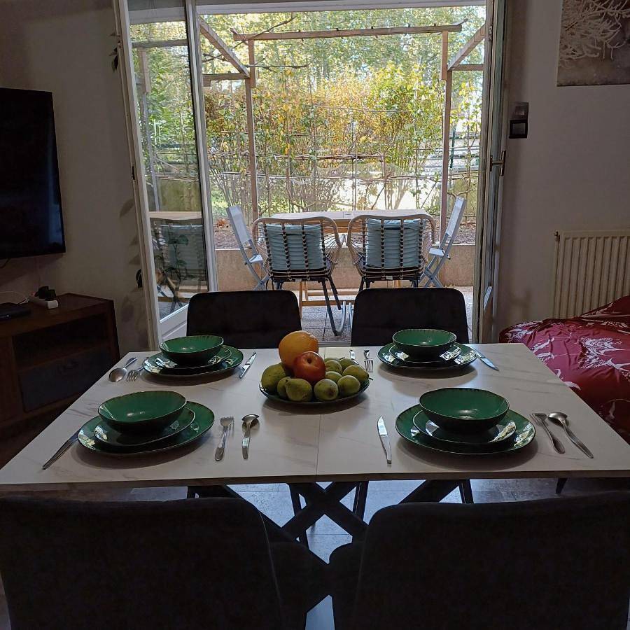 Appartement entier, Apparemment entier Jardin Terrasse Netflix in Combs-la-Ville, Seine-et-Marne