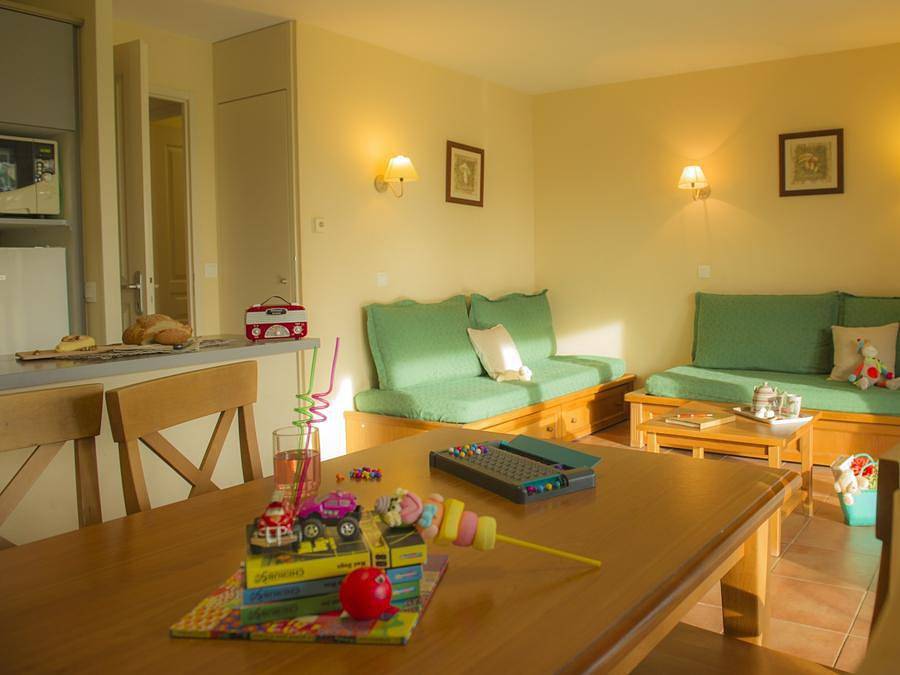 Pierre & Vacances Résidence Les Rives de la Seugne - Appartement 7 personnes - 1 Chambre + 1 Coin Nuit - Terrasse Ou Balcon in Jonzac, Région de Jonzac