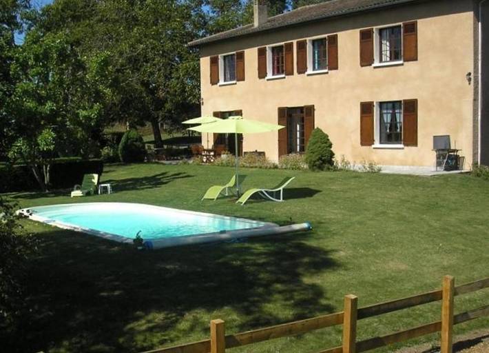 Location de vacances pour 10 personnes, avec terrasse ainsi que piscine et jardin à Arricau-Bordes