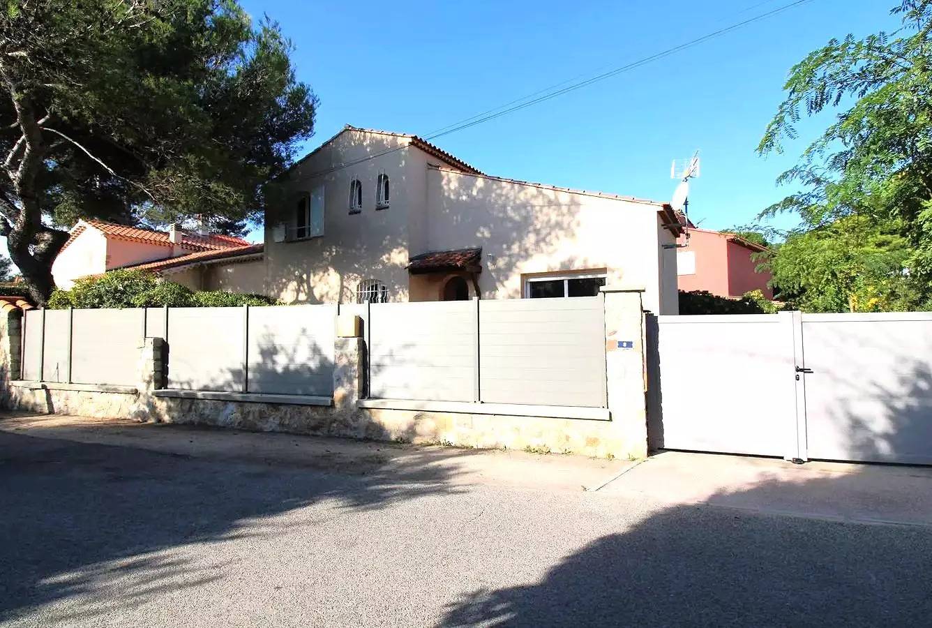 Villa pour 6 personnes à 100 mètres de la plage situé sur le Port d'Hyères in Hyeres, Parc national de Port-Cros