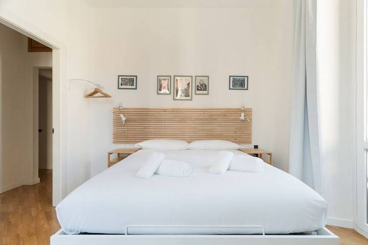 Ganze Wohnung, Spacious and welcoming 115m2 apartment, perfect for up to 6 people, located on the second floor of a building with lift.The accommodation is located along Corso Buenos Aires, the famous Milanese shopping street, a very short distance from the M1 Porta V in Mailand, Mailand Provinz