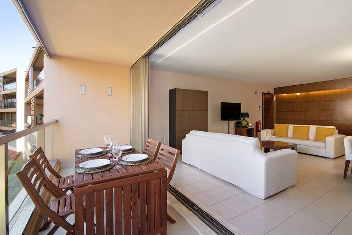Appartement entier, Apartamento Salgados Sol e Sal avec piscine, Wi-Fi, A/C et jardin in Guia, District de Faro