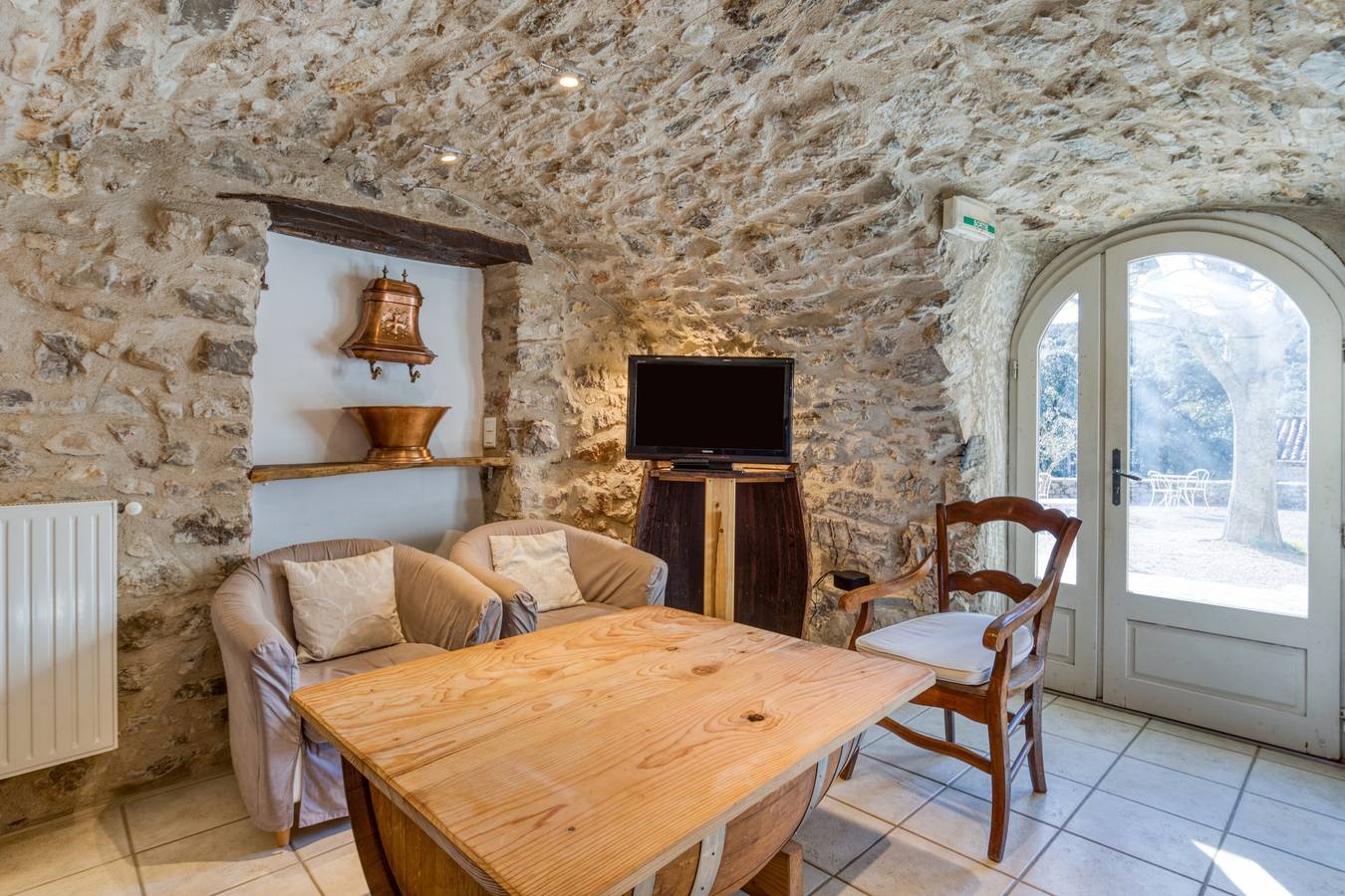 Gîte avec piscine et plages privées, 10 personnes hérault "Les Hauts d'issensac" in Causse-de-la-Selle, Région de Lodève
