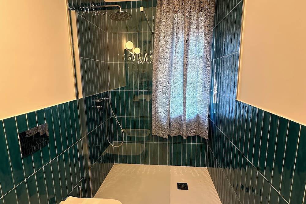 Miniappartamento di 40mq, Cucina di 3 m con Lavastoviglie, Lavatrice, Balcone in Milazzo, Provincia de Messina