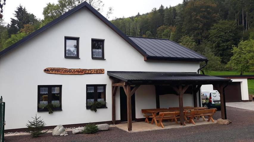 Ferienwohnung für 8 Personen, mit Terrasse und Garten sowie Ausblick