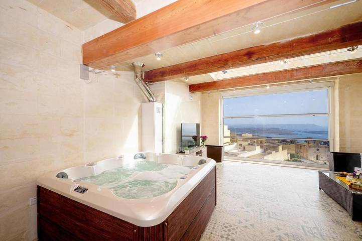 Casa rural para 7 pessoas, com piscina e varanda em Malta