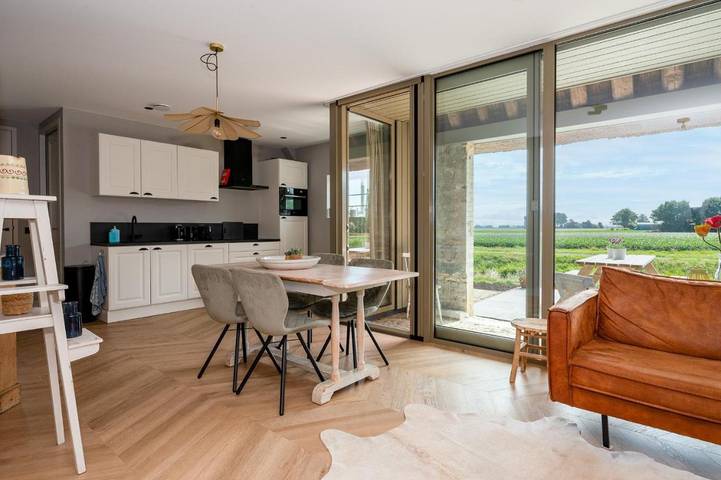 Maison d’hôte pour 4 personnes, avec Terrasse ainsi que Jardin et Vue dans Frise