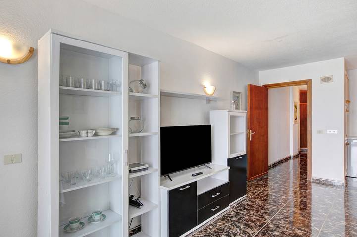 Estudio entero, Casa vacacional 'Estudio Mesa del Mar' cerca de la playa con piscina compartida y Wi-Fi in Playa Arena Negra, Tacoronte